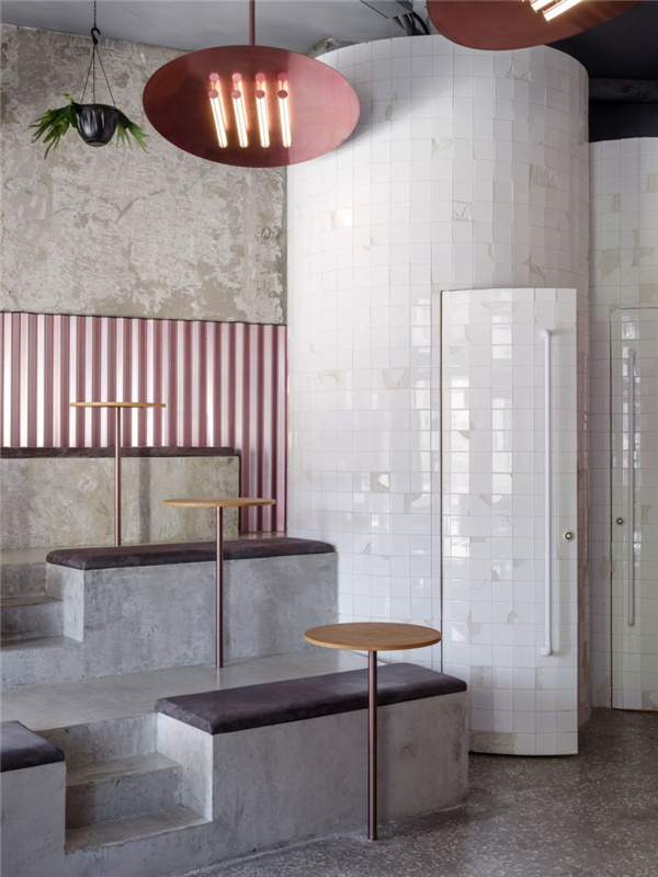 办公室里突兀的大柱子如何装饰设计