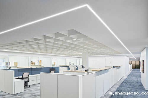 敞开办公区灯具照明效果图