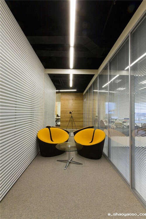 装饰公司洽谈区效果图