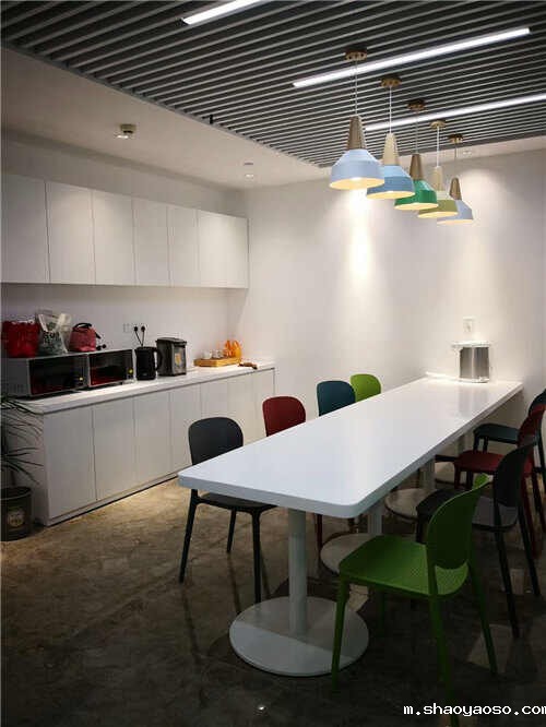 新办公室茶水休闲区效果图